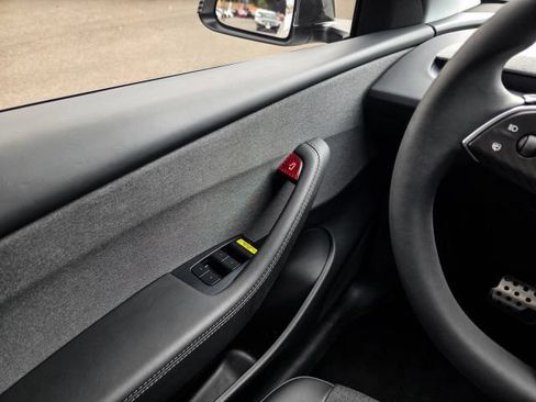 Used 2026 Tesla Model Y AWD image 56