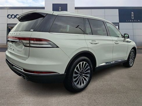 Certified 2023 Lincoln Aviator AWD w/ Premium Package image 4