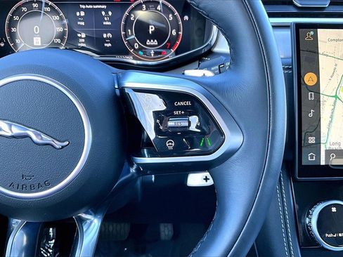 Used 2024 Jaguar F-PACE R-Dynamic S image 12