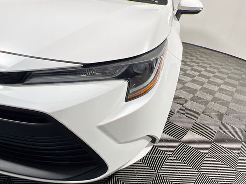 Used 2025 Toyota Corolla LE FWD image 11