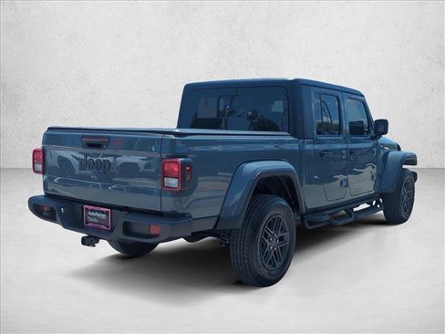 Used 2024 Jeep Gladiator Sport AWD/4WD image 5