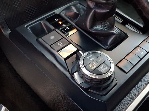 Certified 2025 Toyota Tacoma TRD Off-Road image 16