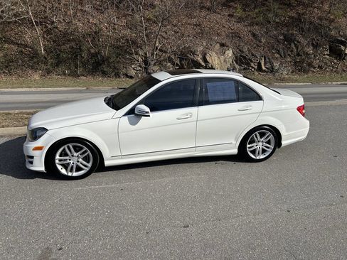 Used 2012 Mercedes-Benz C 300 4MATIC Sedan image 3