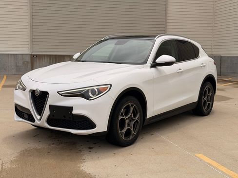 Used 2019 Alfa Romeo Stelvio AWD image 3