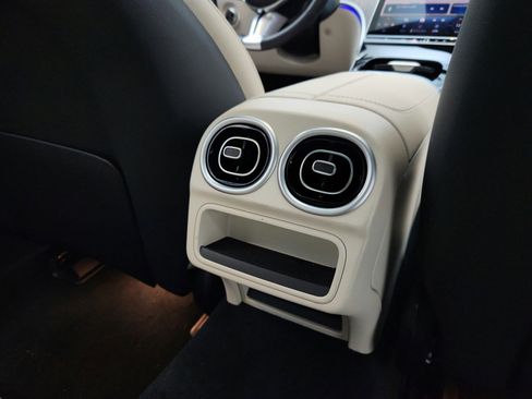 Used 2025 Mercedes-Benz C 300 Sedan image 23