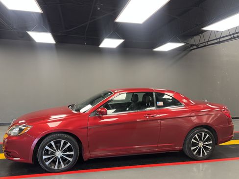 Used 2013 Chrysler 200 S FWD image 15