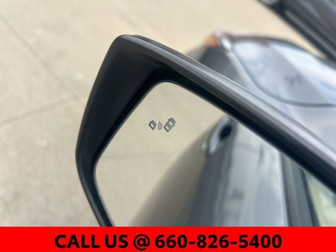 Used 2023 Nissan Versa SV image 12