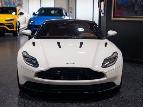 Used 2018 Aston Martin DB11 V12 RWD image 3