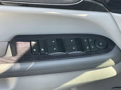 Used 2017 Buick Enclave Premium w/ Experience Buick Package image 8