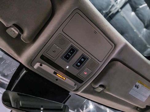 Used 2020 Jaguar XF Prestige image 22