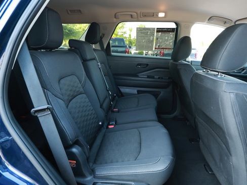 Used 2024 Nissan Pathfinder SV FWD image 29