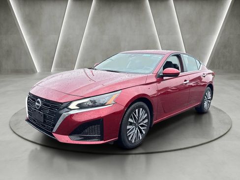 Used 2023 Nissan Altima 2.5 SV AWD/4WD image 3