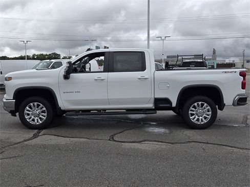 Used 2024 Chevrolet Silverado 2500 LT image 4