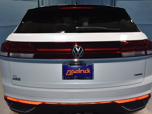 New 2026 Volkswagen Atlas Cross Sport SE image 21