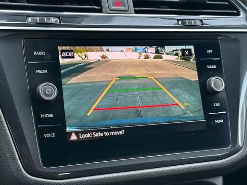 Certified 2022 Volkswagen Tiguan SE R-Line image 20