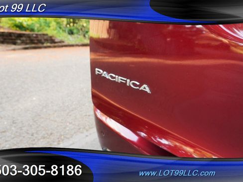 Used 2017 Chrysler Pacifica Touring-L FWD image 33