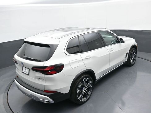 New 2026 BMW X5 xDrive50e image 36