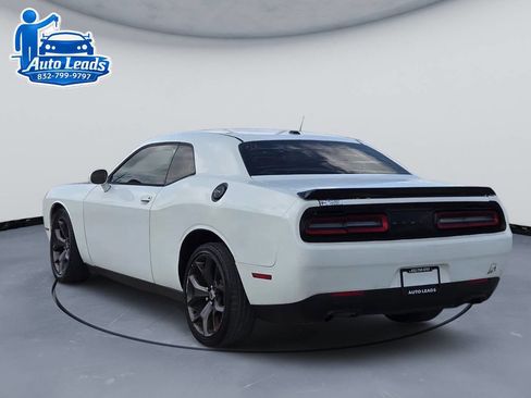 Used 2015 Dodge Challenger SXT RWD image 6