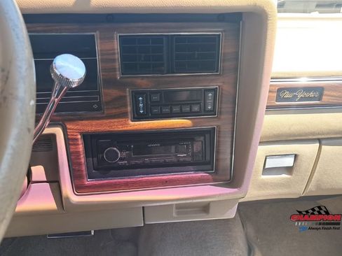 Used 1989 Chrysler New Yorker FWD image 19