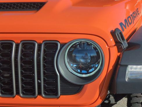 Used 2025 Jeep Gladiator Mojave w/ Safety Group AWD/4WD image 17