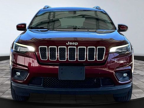 Used 2019 Jeep Cherokee Latitude Plus w/ Cold Weather Group AWD/4WD image 2