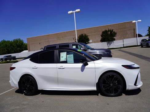 Used 2025 Toyota Camry XSE AWD/4WD image 4