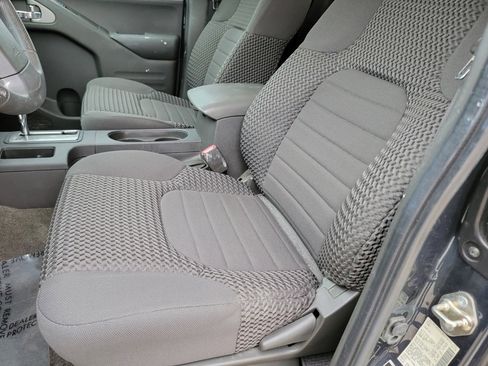 Used 2017 Nissan Frontier SV image 12