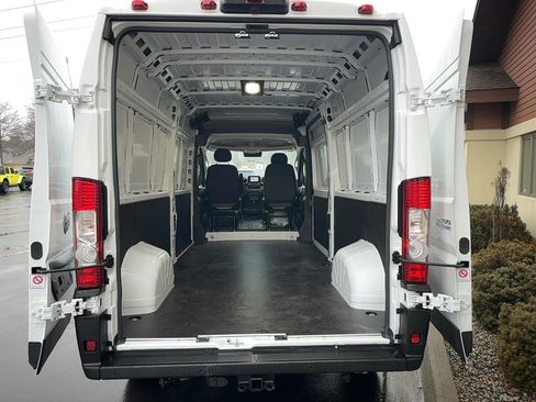 New 2025 RAM ProMaster 2500 w/ Quick Order Package 22G SLT image 13