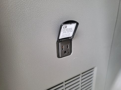 Used 2020 Nissan NV 3500 SL image 27