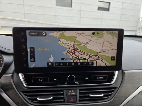 Used 2023 Nissan Altima 2.5 SV w/ SV Premium Package image 7