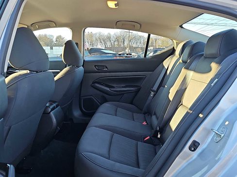 Used 2023 Nissan Altima 2.5 SV image 10