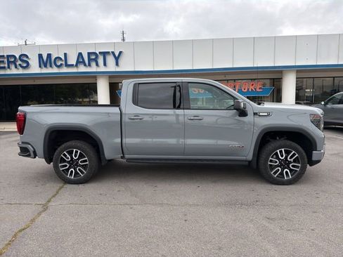 Used 2024 GMC Sierra 1500 AT4 w/ Technology Package AWD/4WD image 3