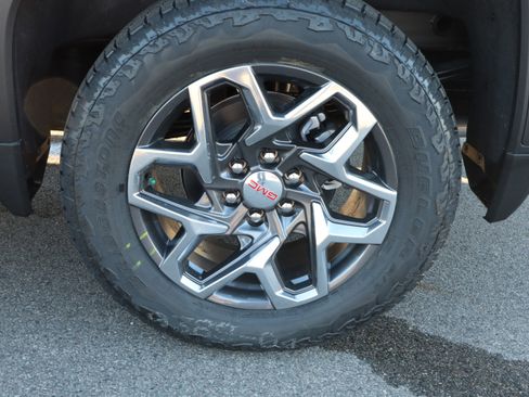 New 2026 GMC Sierra 1500 SLT image 22