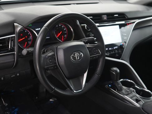 Used 2018 Toyota Camry XSE image 19