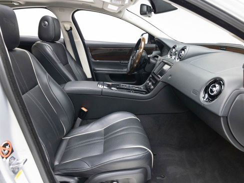Used 2016 Jaguar XJ R-Sport image 36