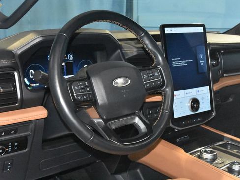 Used 2024 Ford Expedition Max Platinum image 2