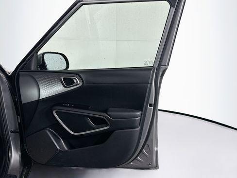 Used 2025 Kia Soul LX w/ LX Technology Package FWD image 29