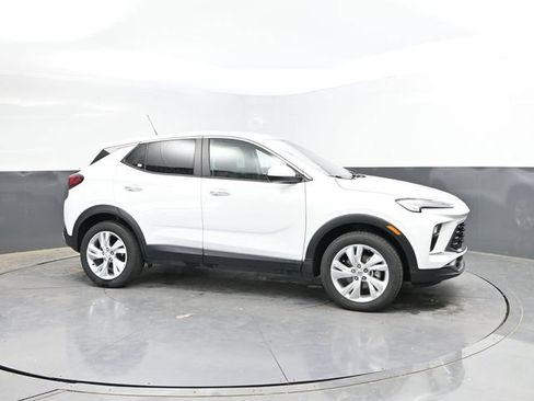 Used 2025 Buick Encore GX Preferred AWD/4WD image 3