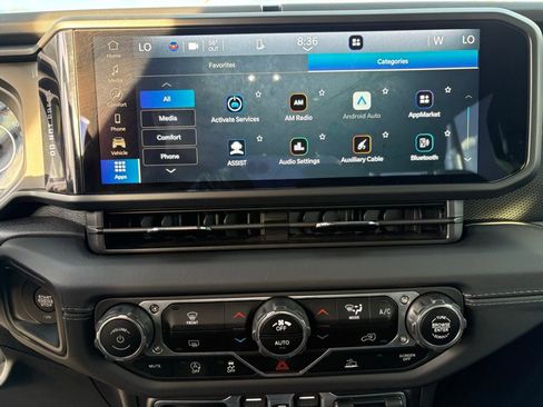 Used 2024 Jeep Wrangler Unlimited Rubicon image 19