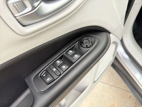 Used 2018 Jeep Compass Latitude w/ Popular Equipment Group image 34