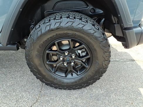 Used 2024 Jeep Wrangler Unlimited AWD/4WD image 10