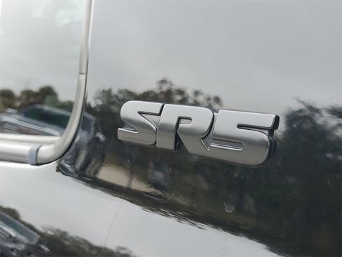 Used 2021 Toyota Tundra SR5 w/ Trail Edition image 11