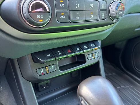 Used 2022 Chevrolet Colorado Z71 AWD/4WD image 30
