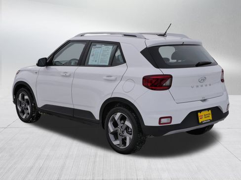 Certified 2025 Hyundai Venue SEL image 5