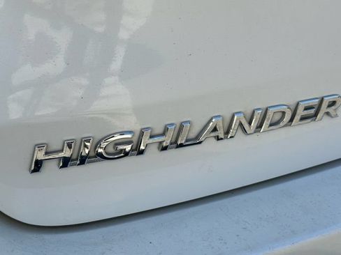 Certified 2019 Toyota Highlander Limited Platinum AWD/4WD image 11