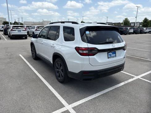 Used 2026 Honda Pilot Sport image 3