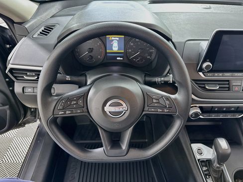 Used 2025 Nissan Altima 2.5 S FWD image 11