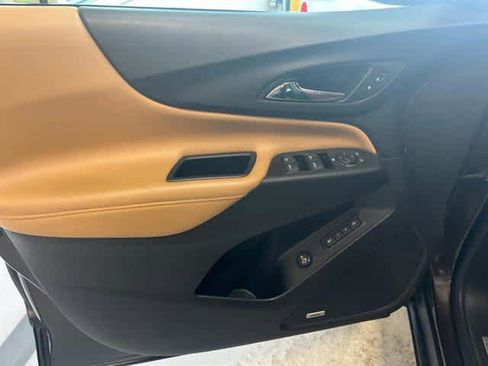 Used 2020 Chevrolet Equinox Premier image 17