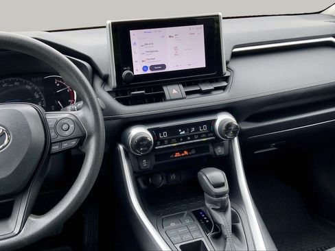 Used 2024 Toyota RAV4 XLE AWD/4WD image 7