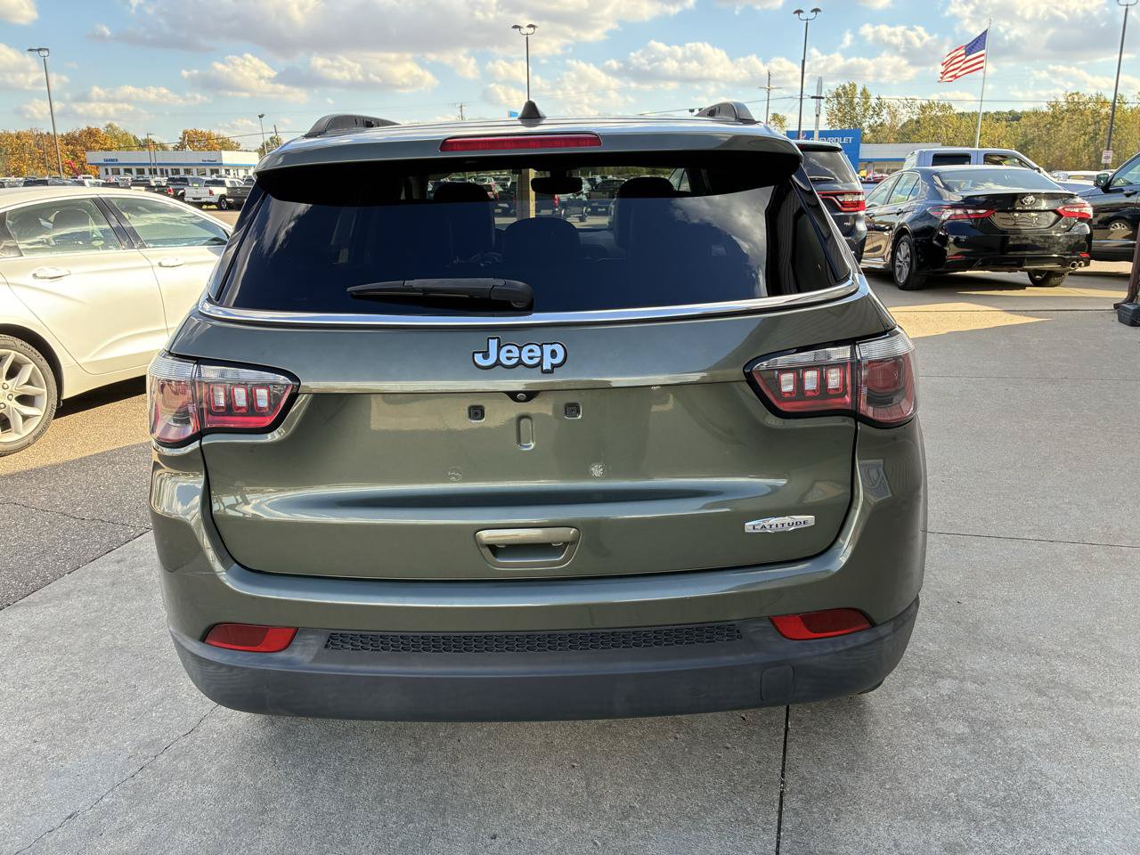 Used 2018 Jeep Compass Latitude w/ Popular Equipment Group FWD image 6
